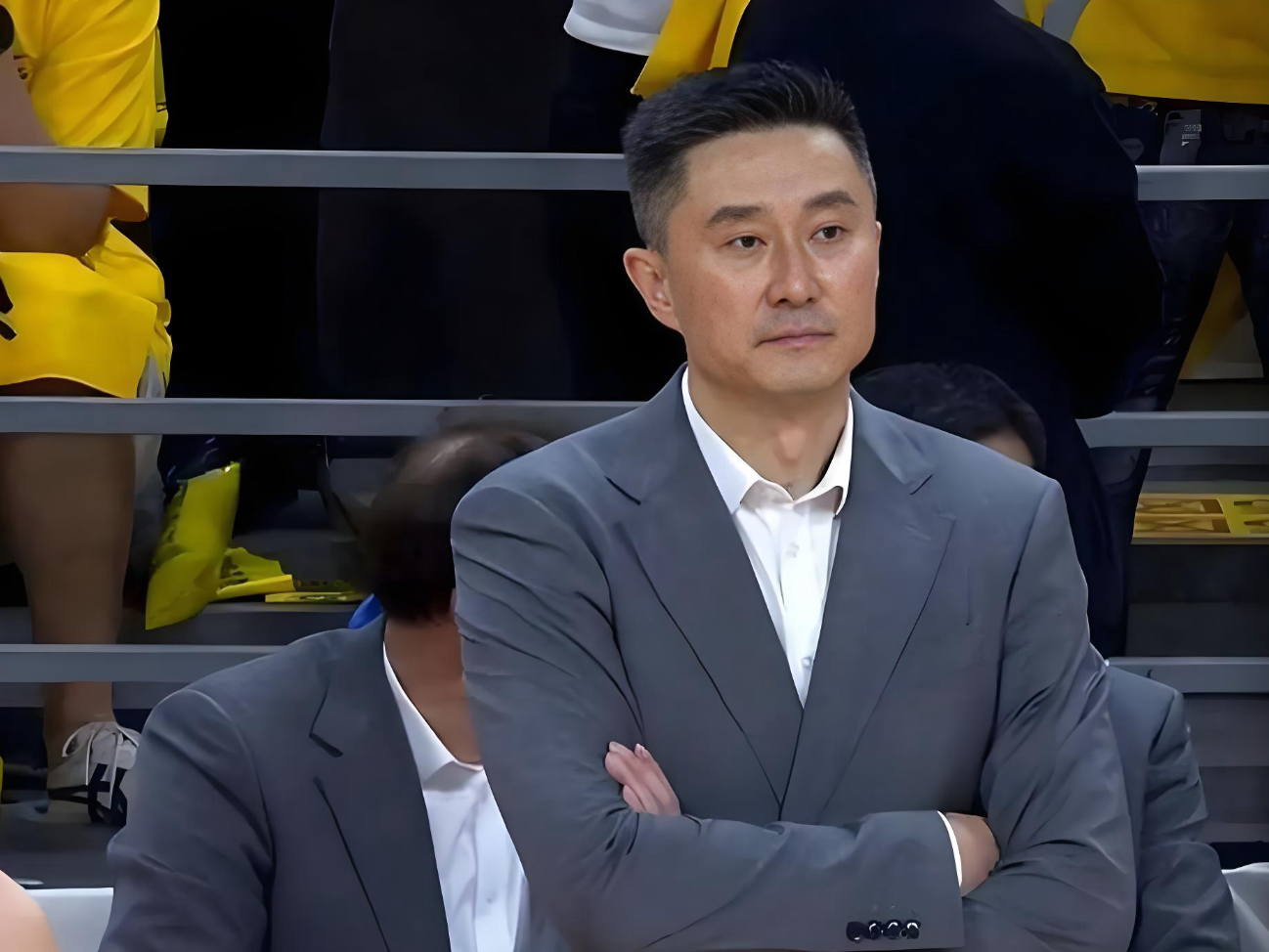 足球直播-温馨！杜锋亲自给19岁小将开小灶，希望他给徐杰分担压力